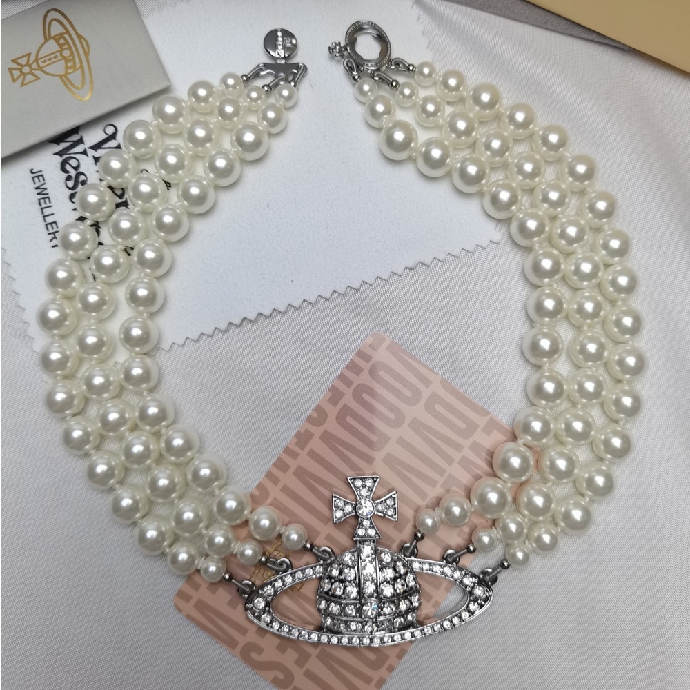 NWT Vivienne Westwood Three Row Pearl Bas Relief Choker in Silver - Picture 7 of 7